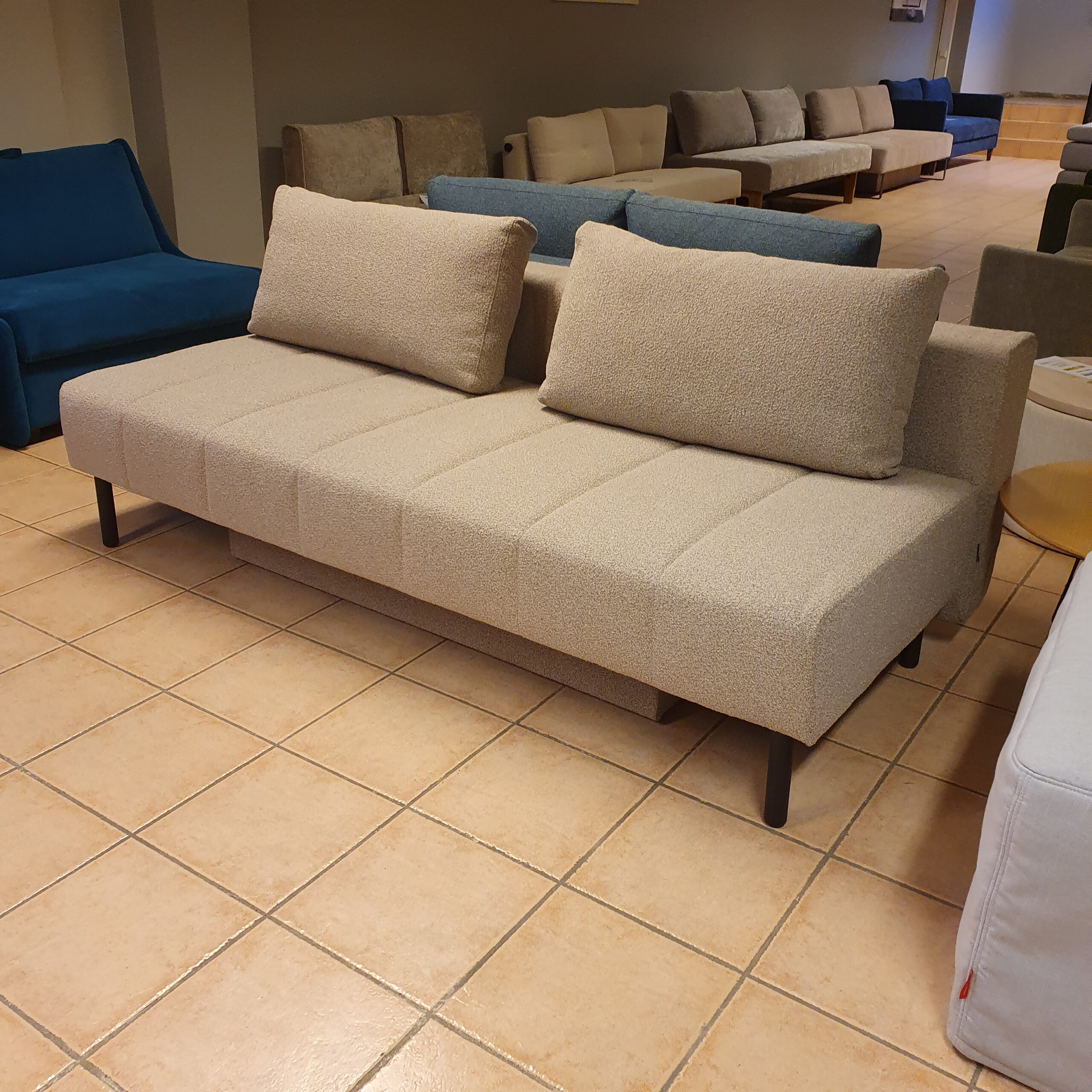 Hovden Homy 140x200 sovesofa med pocketfjærmadrass og oppbevaringsplass for sengetøy. Myk komfort!