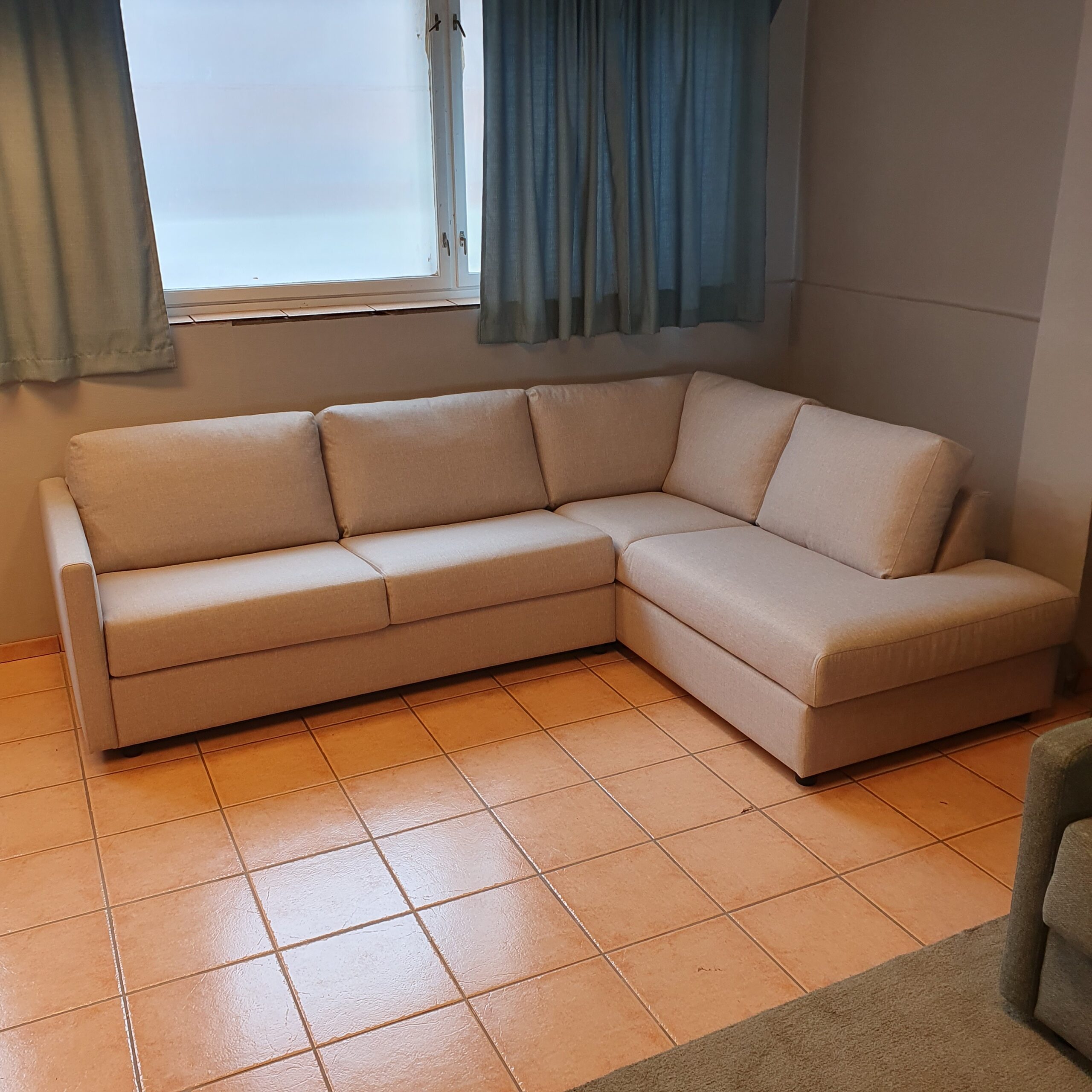 Hovden mySOFABED 140 hjørnesovesofa med åpen endeavslutning. Enkel i bruk, oppbevaringsplass, god komfort - seng 140x200 - Bilde 2