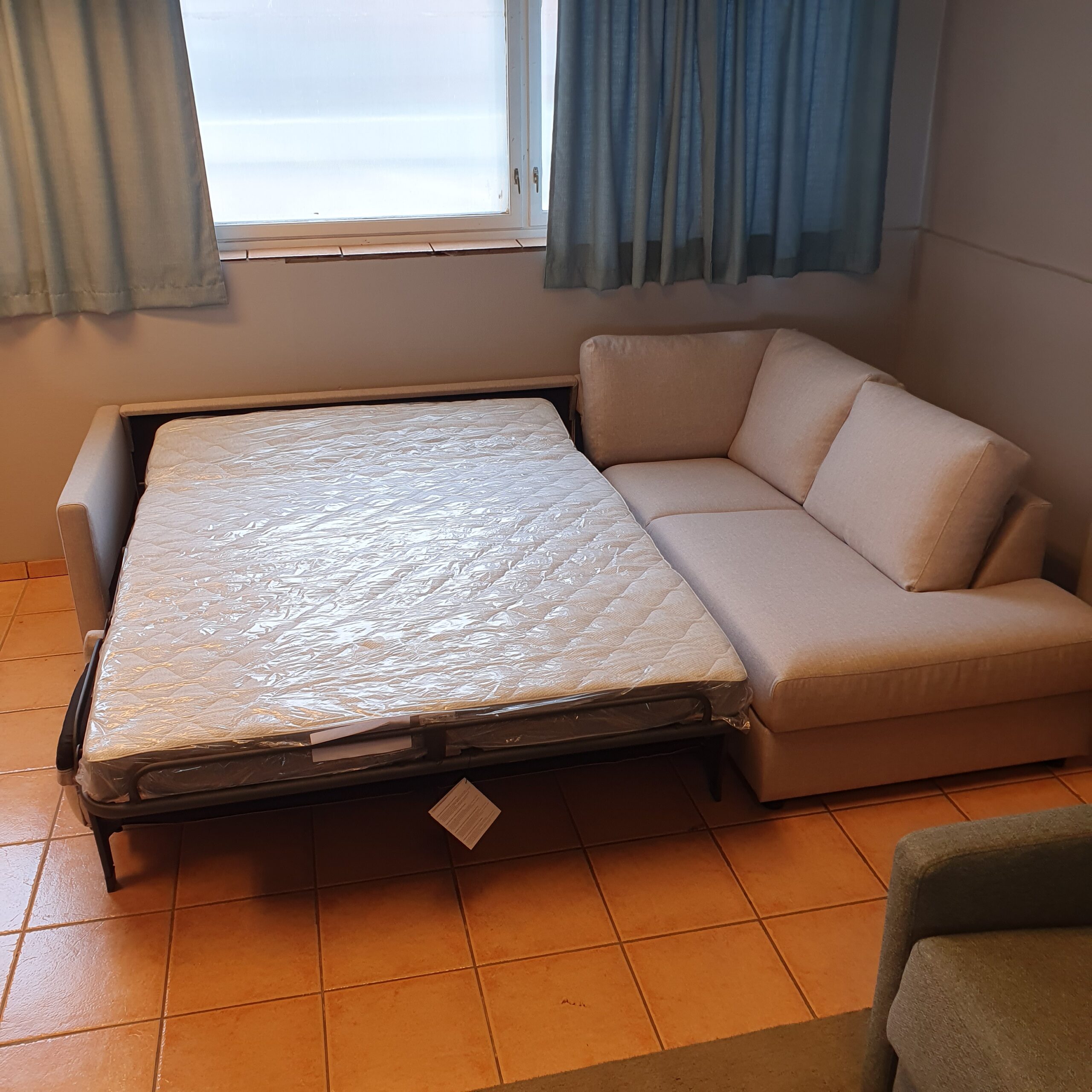 Hovden mySOFABED 140 hjørnesovesofa med åpen endeavslutning. Enkel i bruk, oppbevaringsplass, god komfort - seng 140x200 - Bilde 4