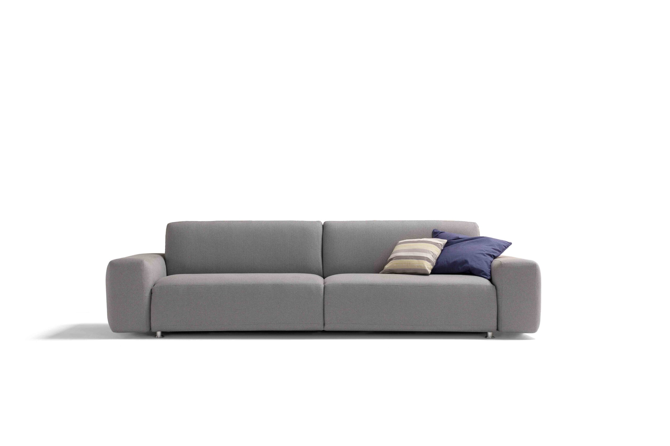 Cross romslig sovesofa 286 cm bred på hvit bakgrunn