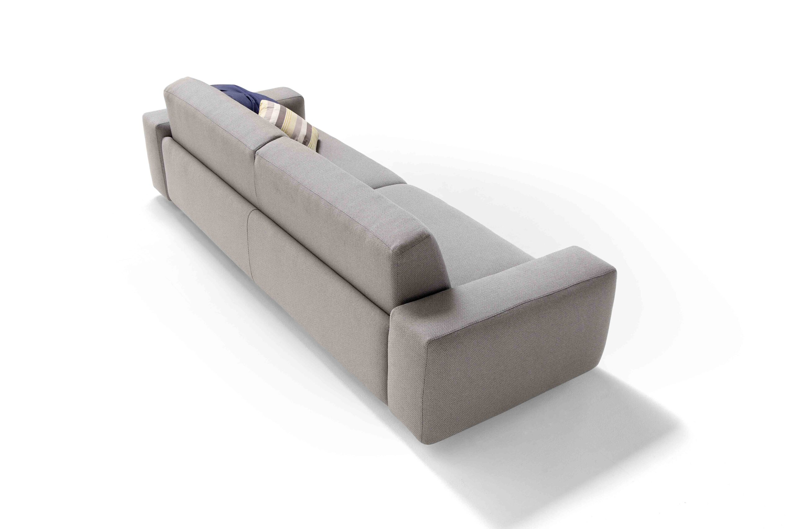Dienne Cross. Seng 160×200. Brede armlener og langsgående seng. Skikkelig romslig! - Bilde 8