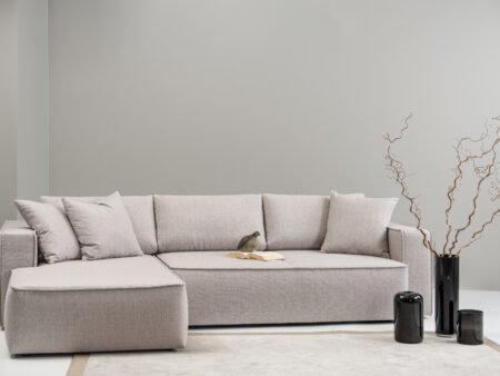 Romslig sjeselong på Hovden Melody 3-seter sovesofa – perfekt for avslapning