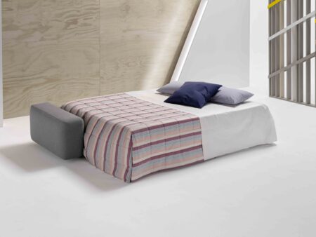 Cross sovesofa slått ut til 160x200 cm seng i et rom