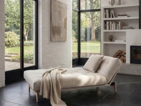 Innovation Aslak 140 sovesofa med Soft Spring madrass i stoff 612, stylet i en moderne stue som daybed