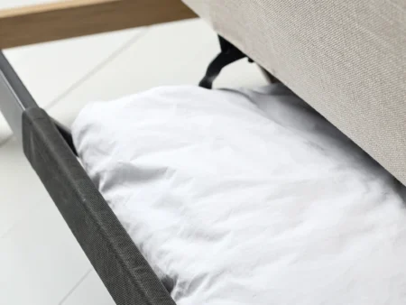 Innovation Aslak 140 sovesofa med Soft Spring madrass i stoff 612, viser lagringsplass