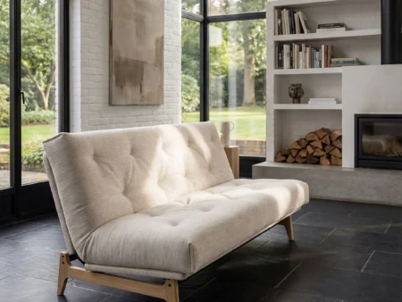 Innovation Aslak 140 sovesofa med Soft Spring madrass i stoff 612, stylet i en moderne stue som sofa