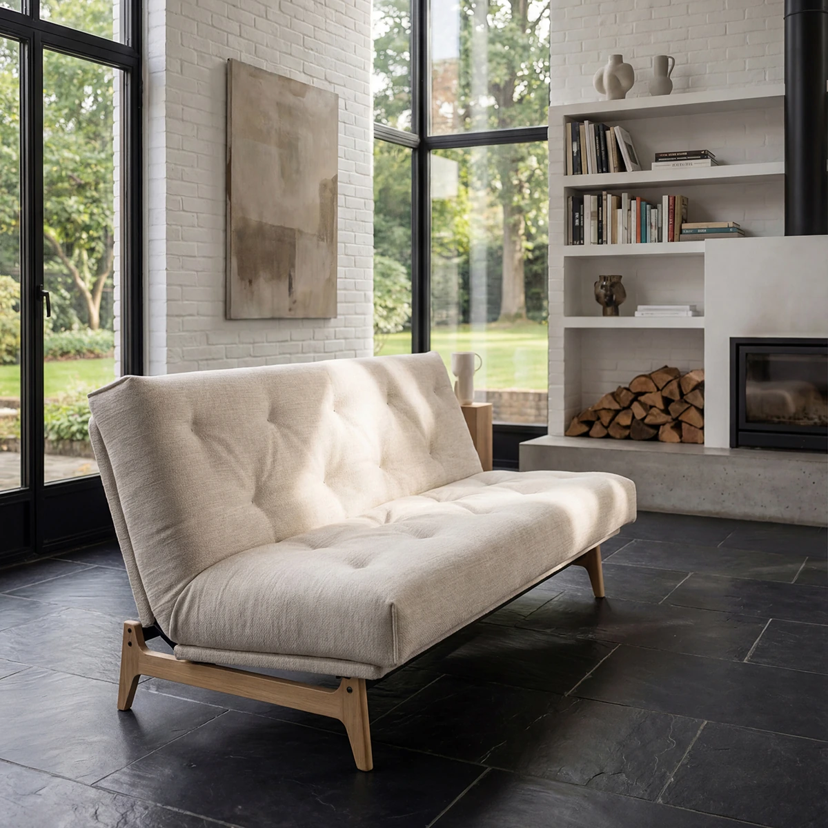 Innovation Aslak 140 sovesofa med Soft Spring madrass i stoff 612, stylet i en moderne stue som sofa