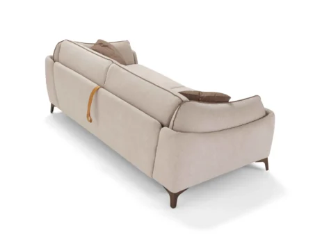 Baksiden av en stilren og moderne sovesofa på hvit bakgrunn.
