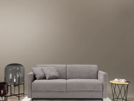 Grå Tokyo sovesofa i italiensk design med metallben og 140 cm bredde.