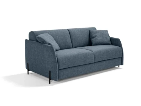 Blå sovesofa med 17 cm høy madrass sett fra siden. Designet har tynne armer og moderne stålben som gir et luftig uttrykk. Tilgjengelig med 4 ukers levering.