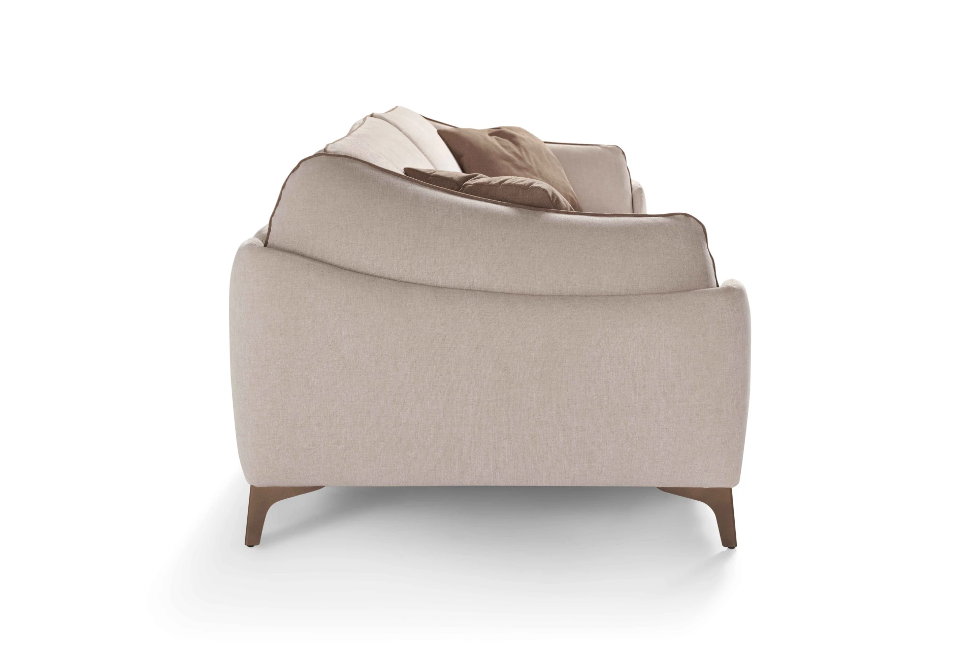 Nærbilde av sovesofa til siden, med fokus på det unike designet og de 13 cm høye bena.